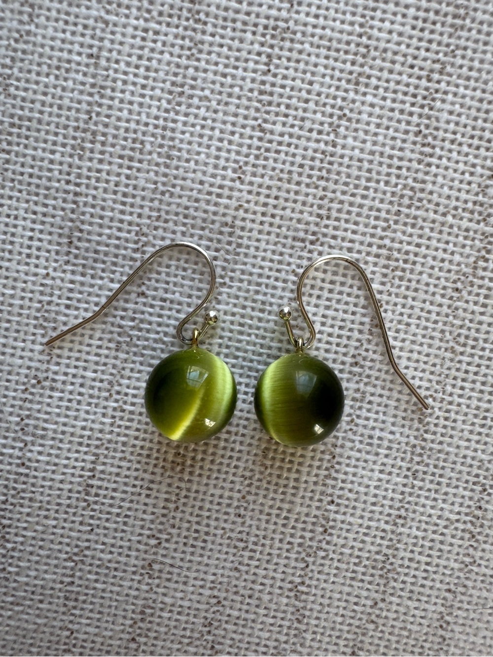 Vintage Green Cat's Eye Drop Earrings - Picture 2 of 5